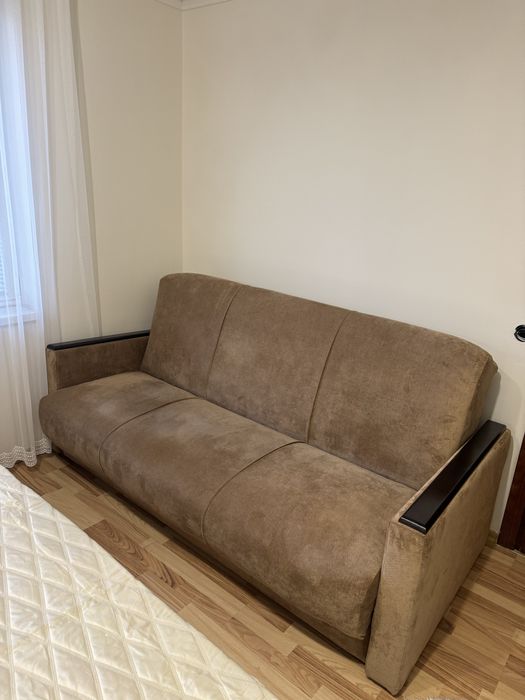 Продам розкладний б/у диван терміново