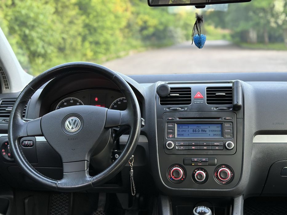 Volkswagen Golf 5 V 1.4MPI