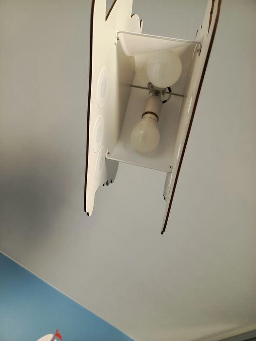 Sprzedam żyrandol oraz stolik z krzesłami