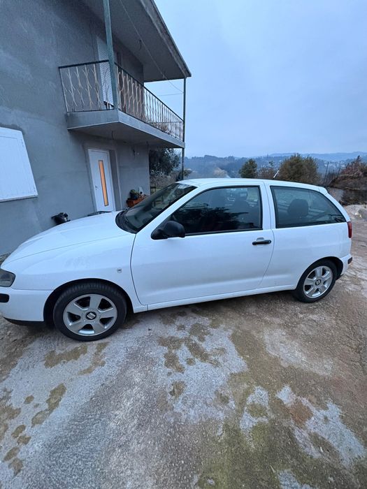 Seat Ibiza 5 lugares e 3 portas