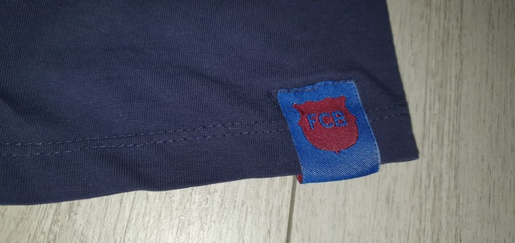 Koszulka FC Barcelona z Messi rozmiar XL ślady pod pachami