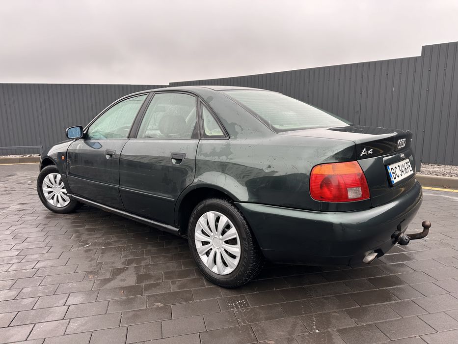 Продам Audi A4B5 1.8бензин