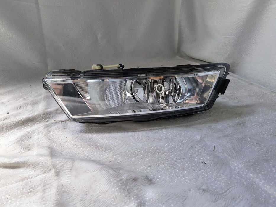 Halogen lewy Skoda Rapid 17r- Europa sprawny