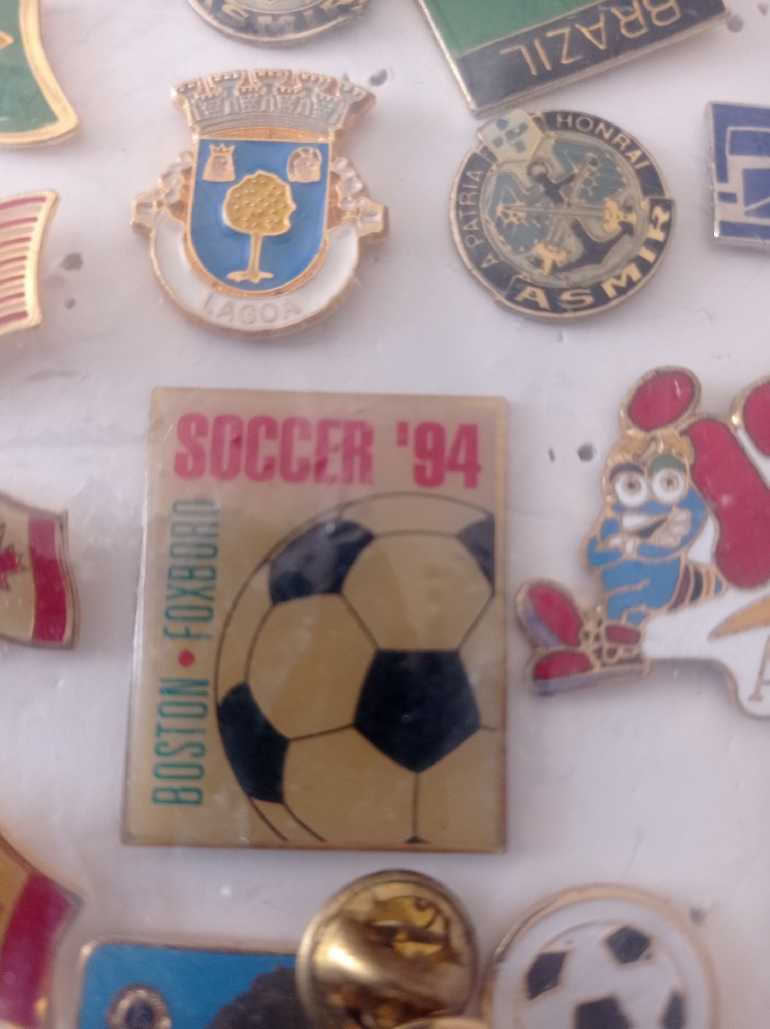 Pins desporto e bandeiras