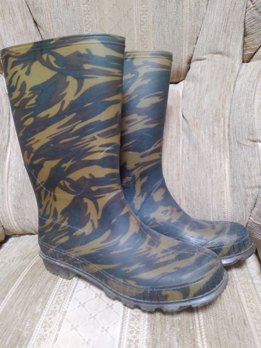 Сапоги резиновые 39 р.на узкую ногу