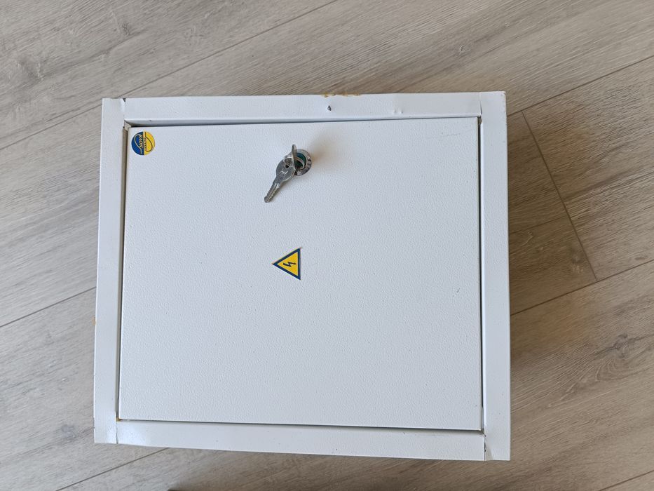 Останній! Щиток розподільчий електричний з автоматами