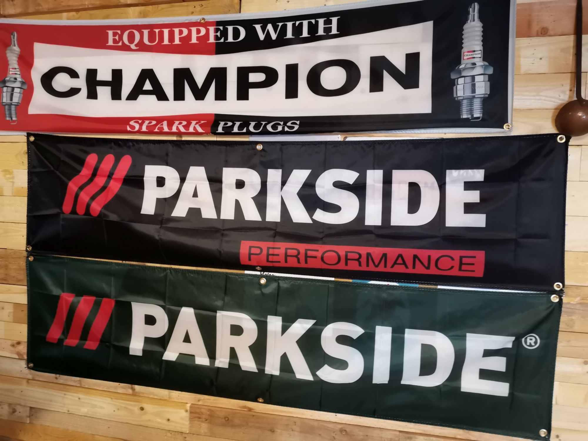 Banners 45x180cm.