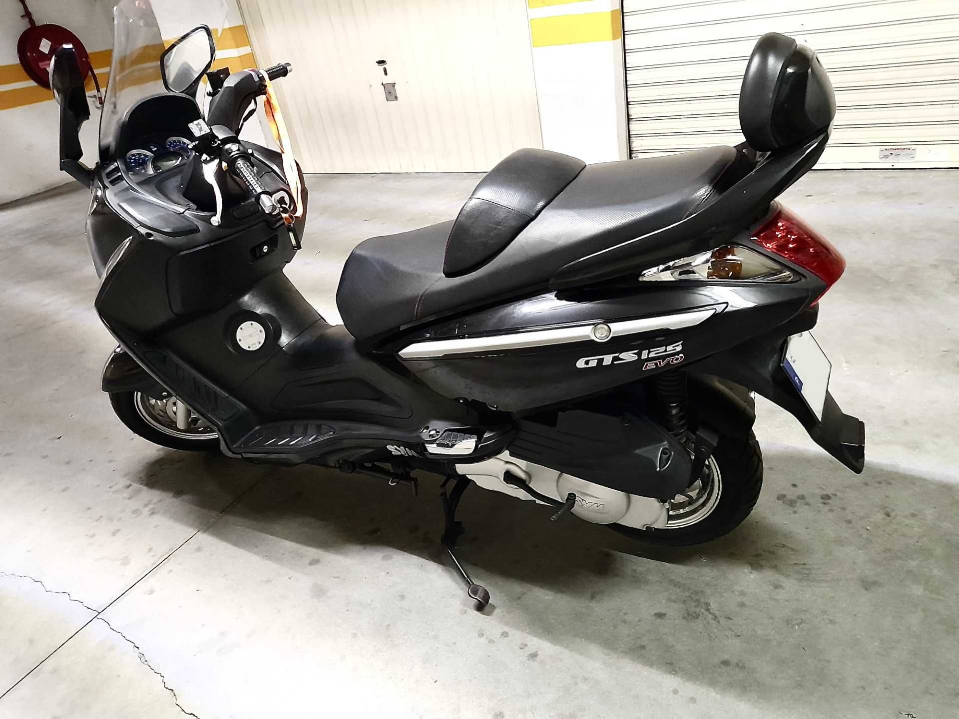 Scooter Sym GTS 125 Evo (Preta) C/ Poucos Kms