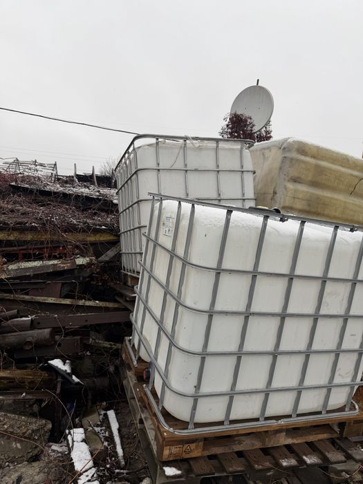 Продам три пластиковых новых куба после воды 10000