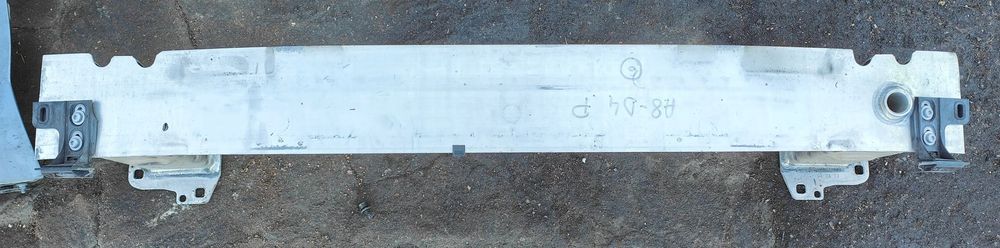 AUDI A8 D4 14r BELKA ZDERZAKA PRZÓD PRZEDNIA WZMOCNIENIE