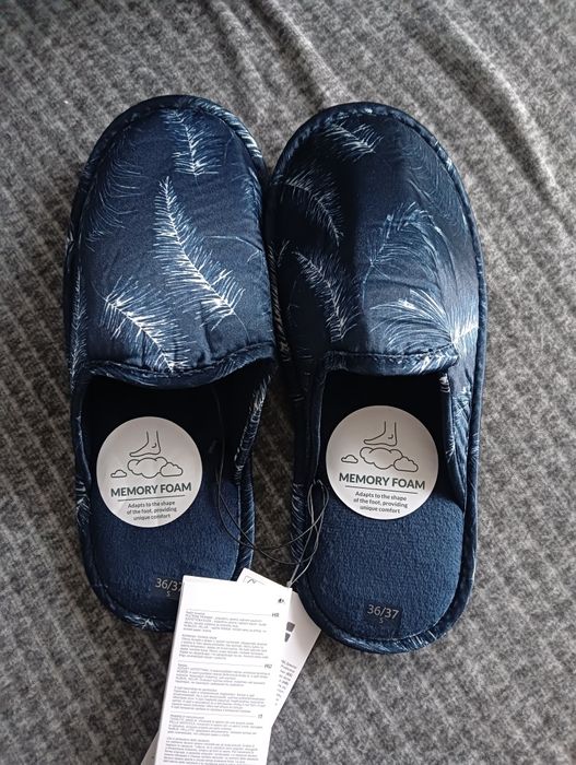 Nowa kapcie damskie w piórka 36/37