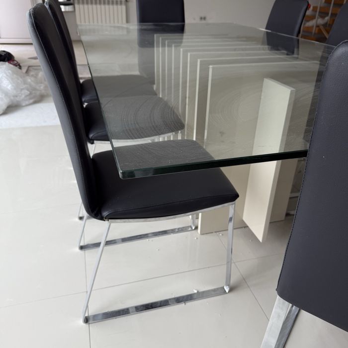 Mesa usada e 8 cadeiras