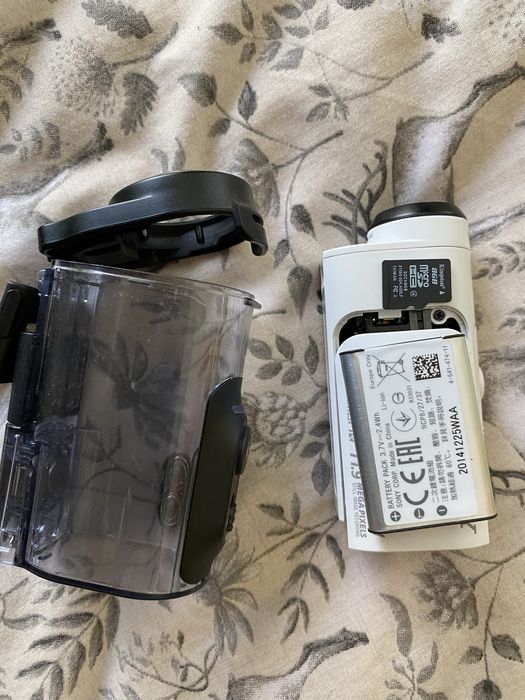 Продам Екшен камеру SONY HDR-AZ1
