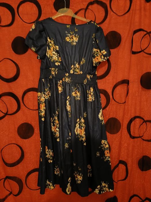 Vestido  
Preço 10€
Pouco usado