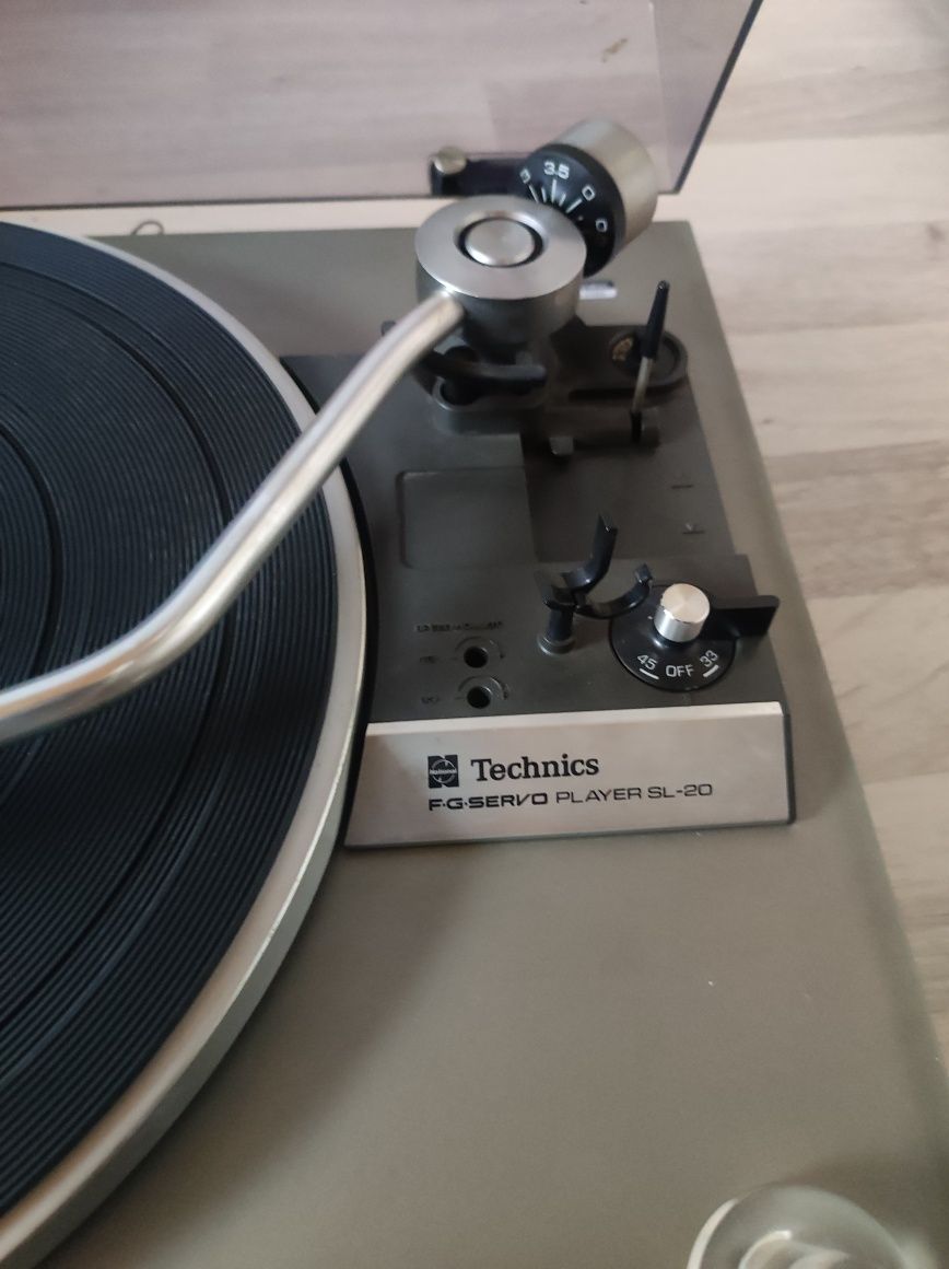 Gramofon Technics SL-20
