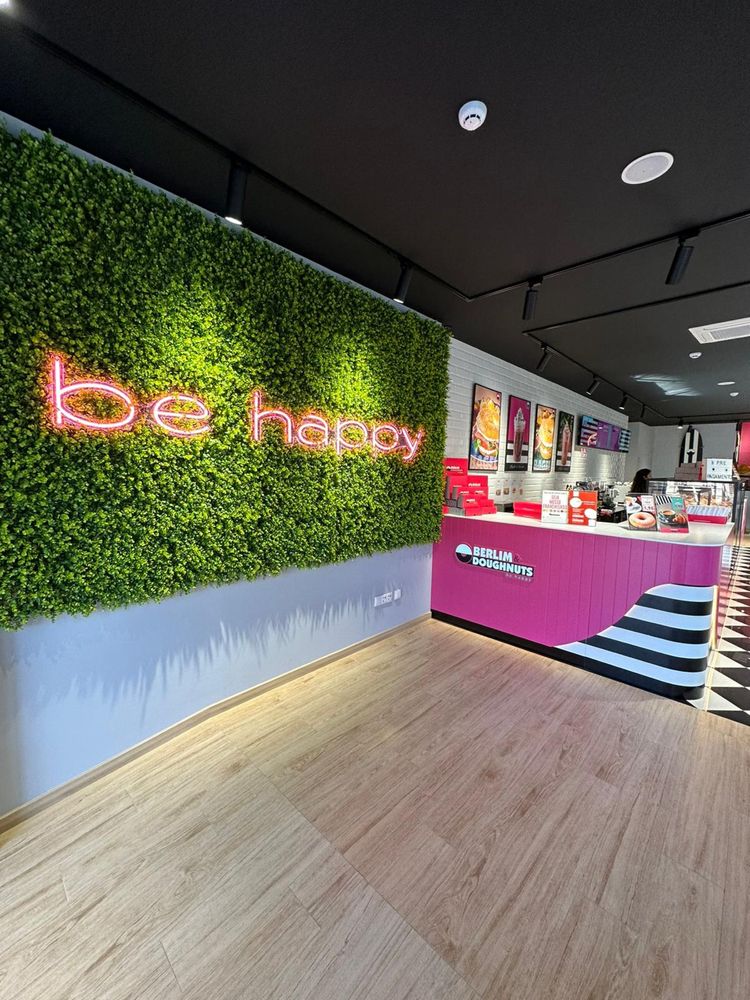 Jardim vertical 11m2 com Neon BE HAPPY