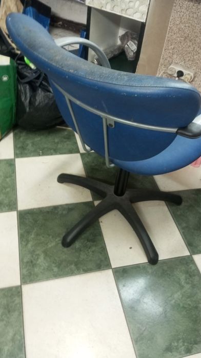 Cadeira cabeleireiro com torneira com 2 meses