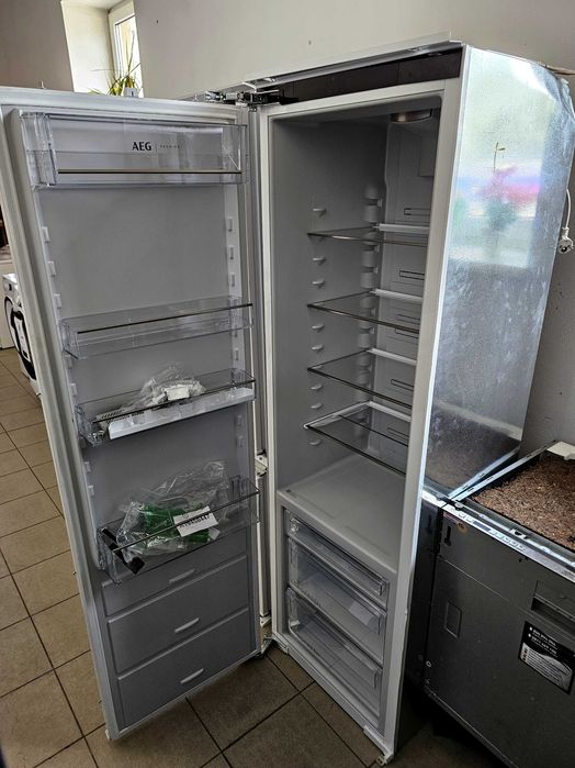 Lodówka do zabudowy AEG EK9D18C | 177cm | 274L| 118kWh/rok| komora 0st