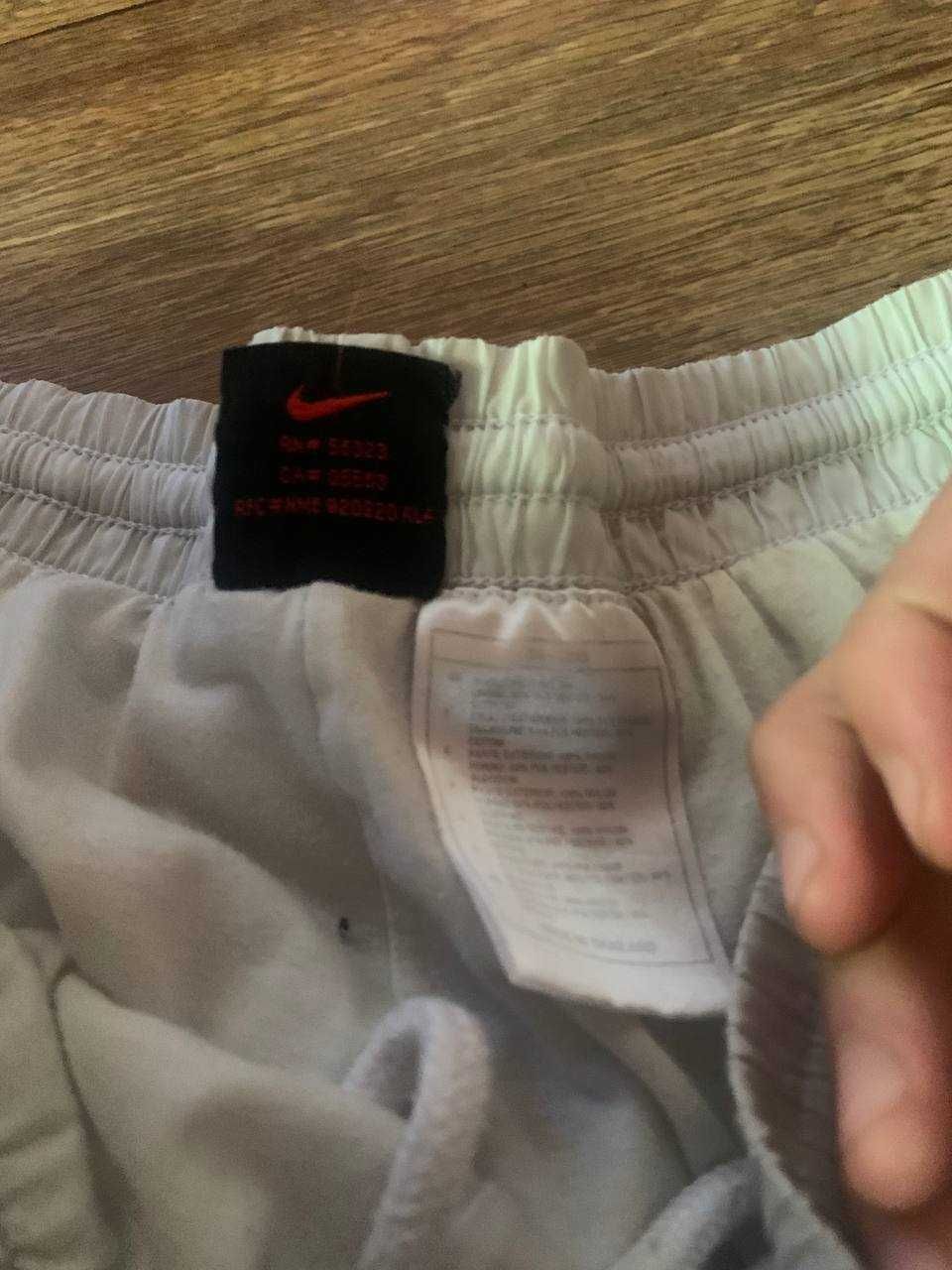 Нейлонові штани Nike
