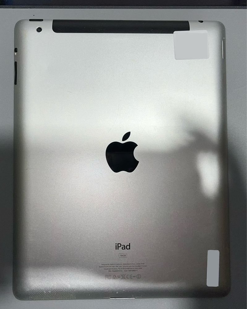 iPad 2 16 GB (Wi-Fi + 3G GSM)