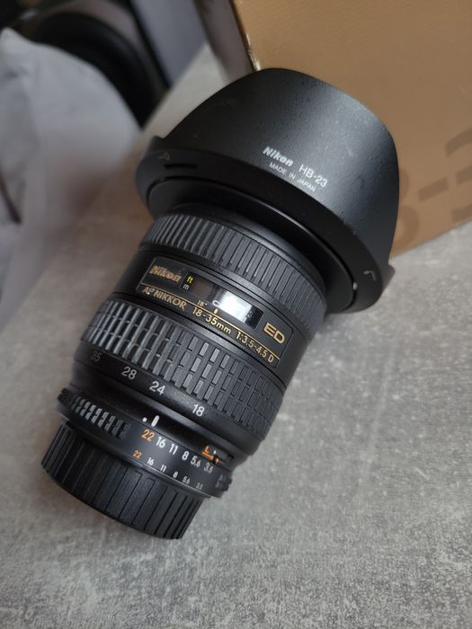 Ширококутний об'єктив Nikkor AF 18-35mm