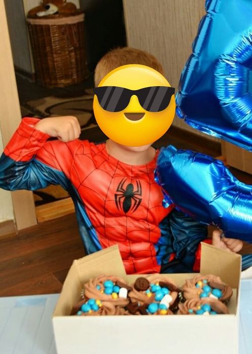 Новорічний костюм людина-павук