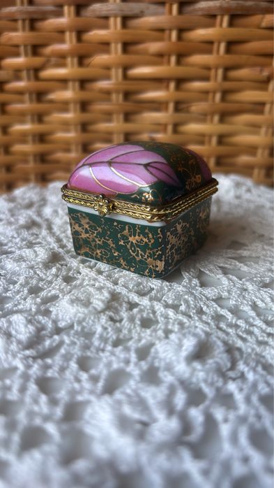 Porcelanowe pudełeczko na tabletki, drobiazgi, biżuterię Regal