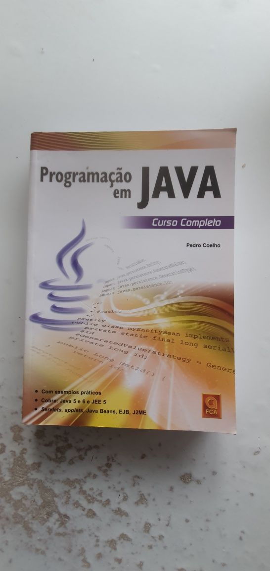 Livros guia de vinhos e programação em Java