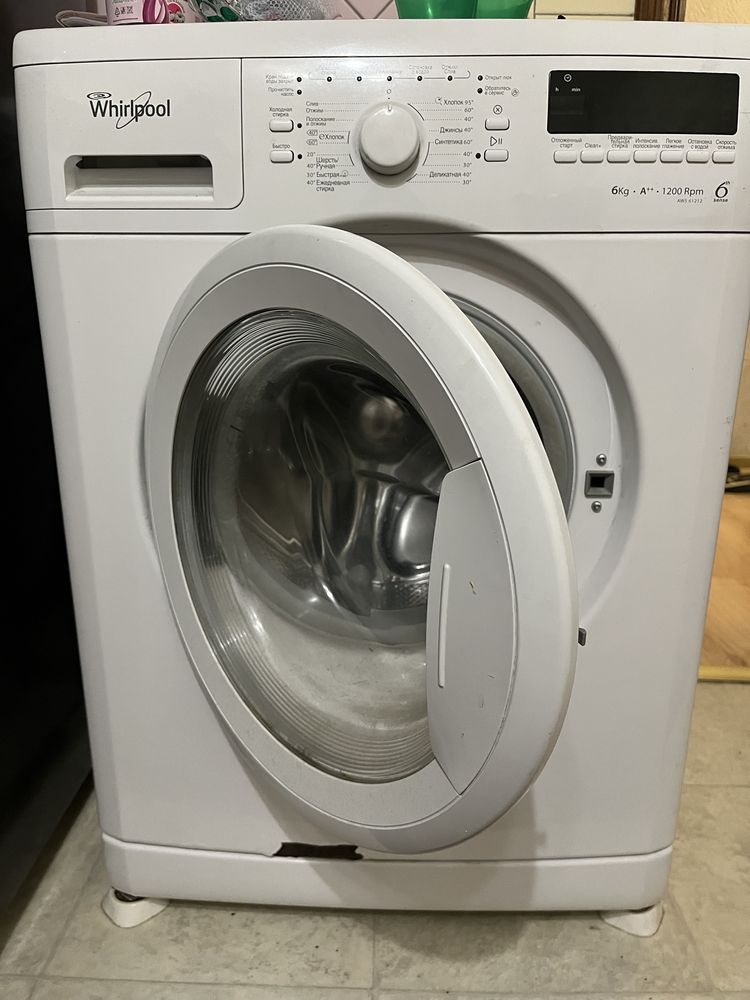 Продам стиральную машину Whirlpool требуется ремонт или на запчасти