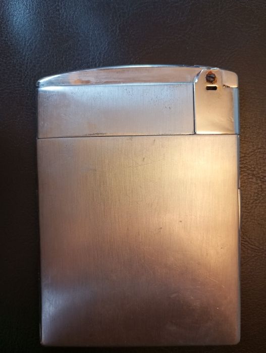 Piękna srebrna papierośnica z zapalniczką - duża