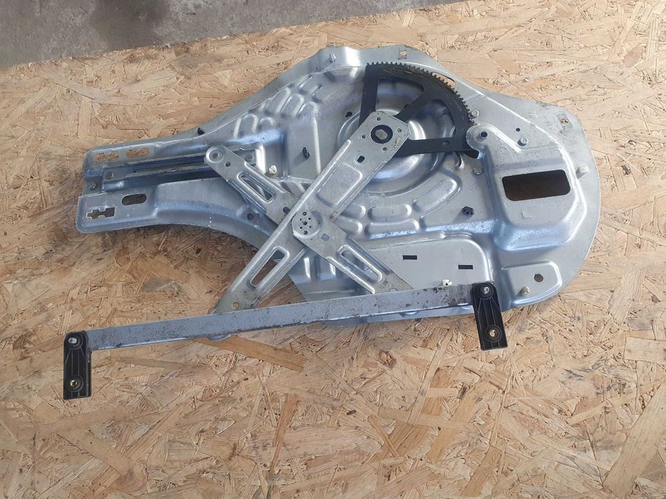 Mechanizm podnośnik szyby lewy przód Hyundai Tucson 1 07r eu sprawny