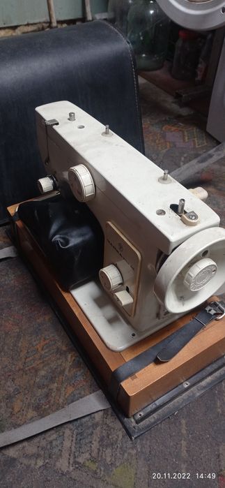 Швейная машинка чайка 132м