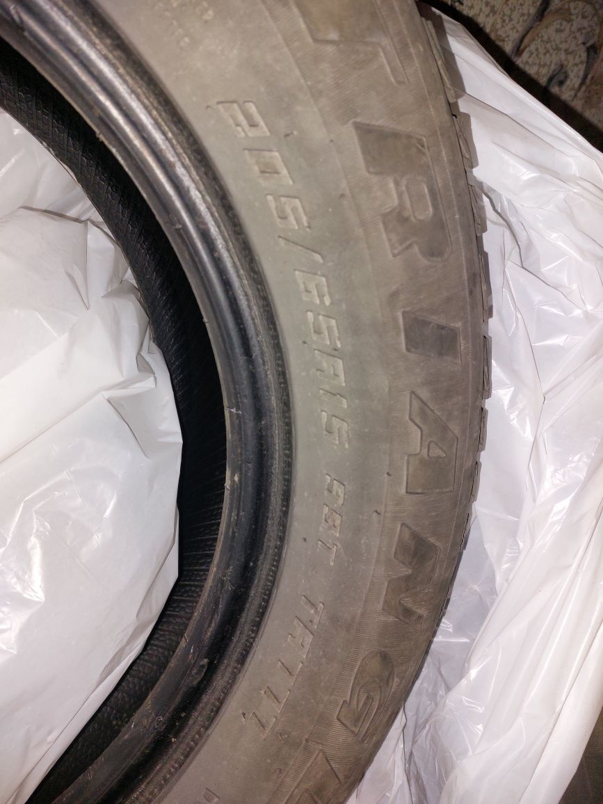 Продам зимнюю резину б/у Triangle 205/65 r15