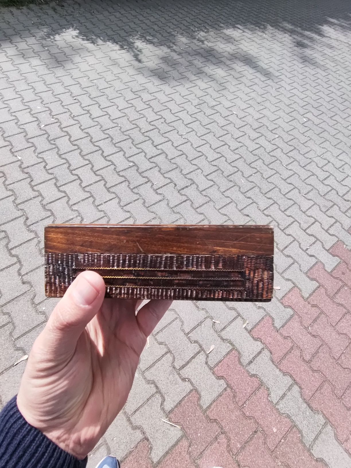 Stary kuferek z herbem miasta Słupsk, rzeźbiony ładny, urzędowy.