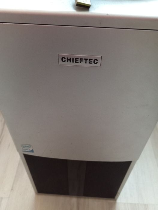 Komputer działa uruchamia się sprzedaje sam komputer