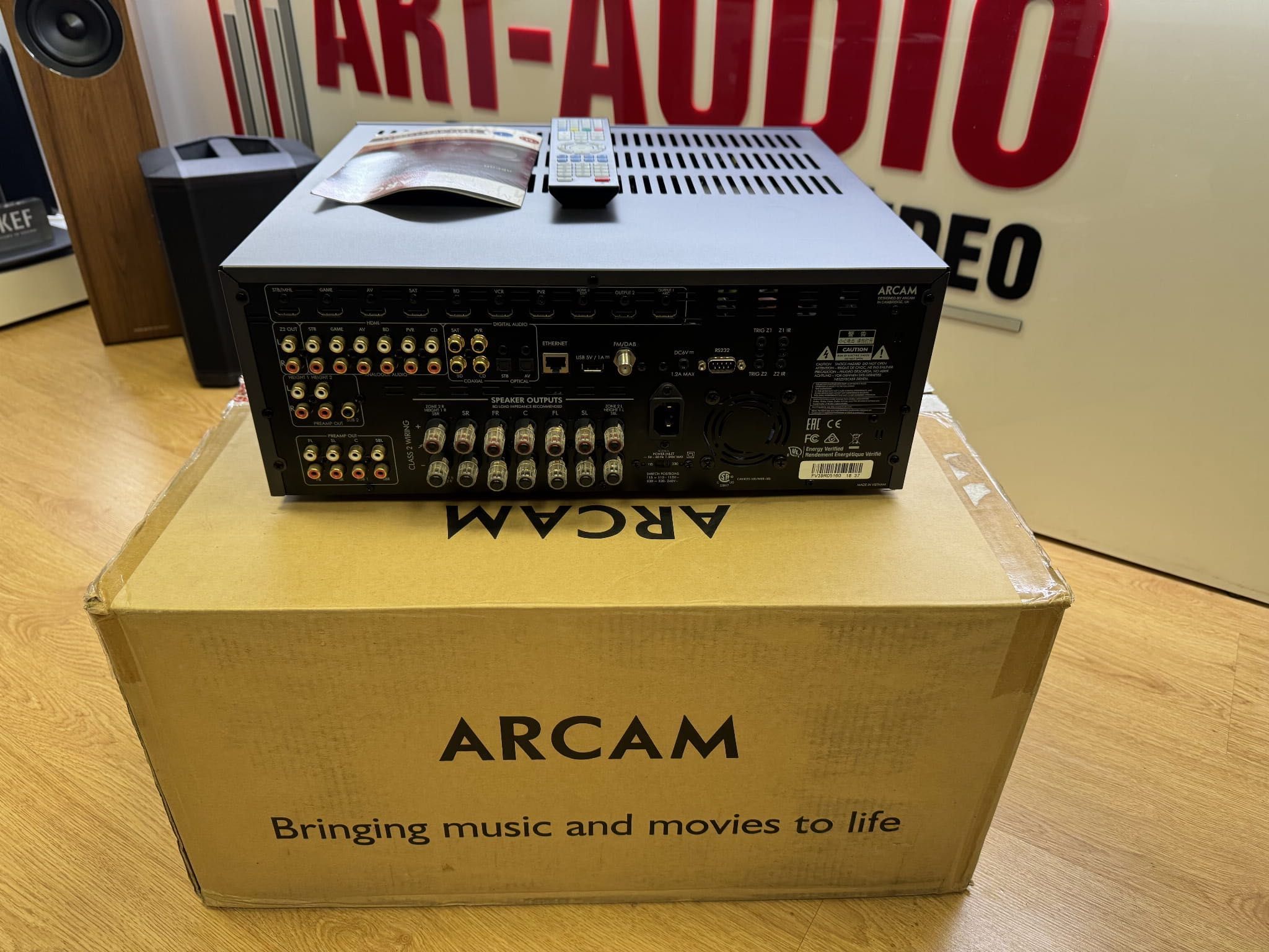 Amplituner Arcam AVR390