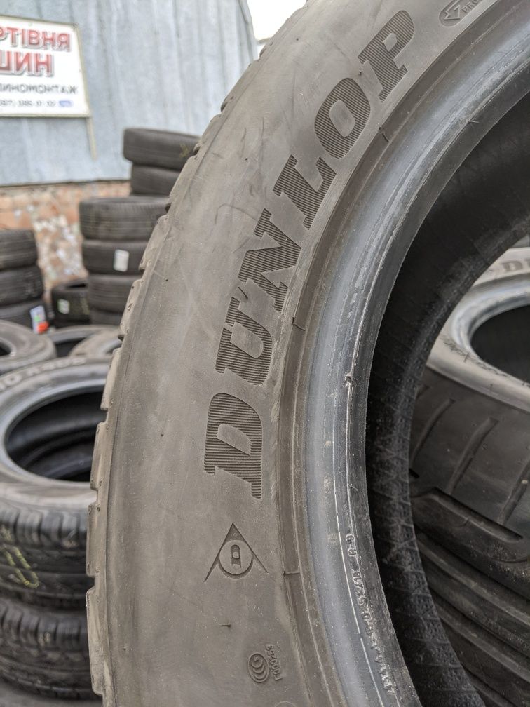 235/55R17 Dunlop
