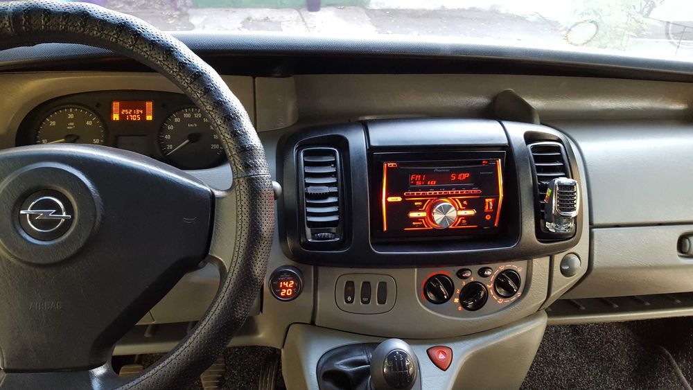 Продам опель Віваро 2.0