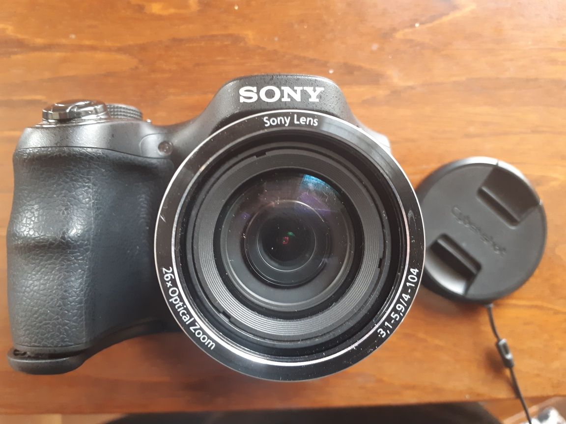 Продам  надежный фотоаппарат Sony Cyber-Shot DSC-H200.