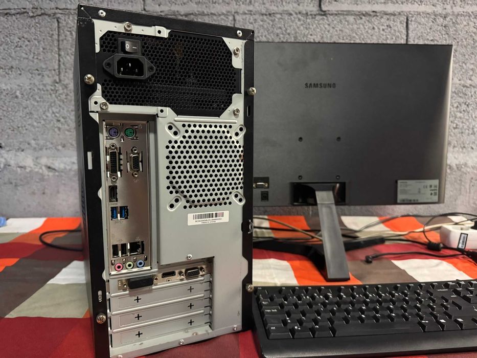 Setup Completo Torre + Monitor + Teclado e Rato