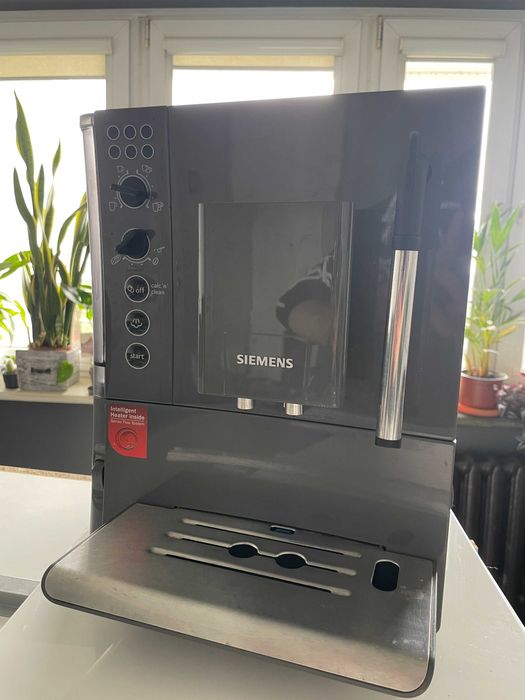 Ekspres ciśnieniowy do kawy Siemens EQ5