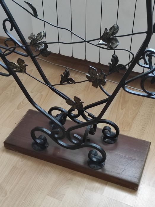 Kwietnik metalowy kuty