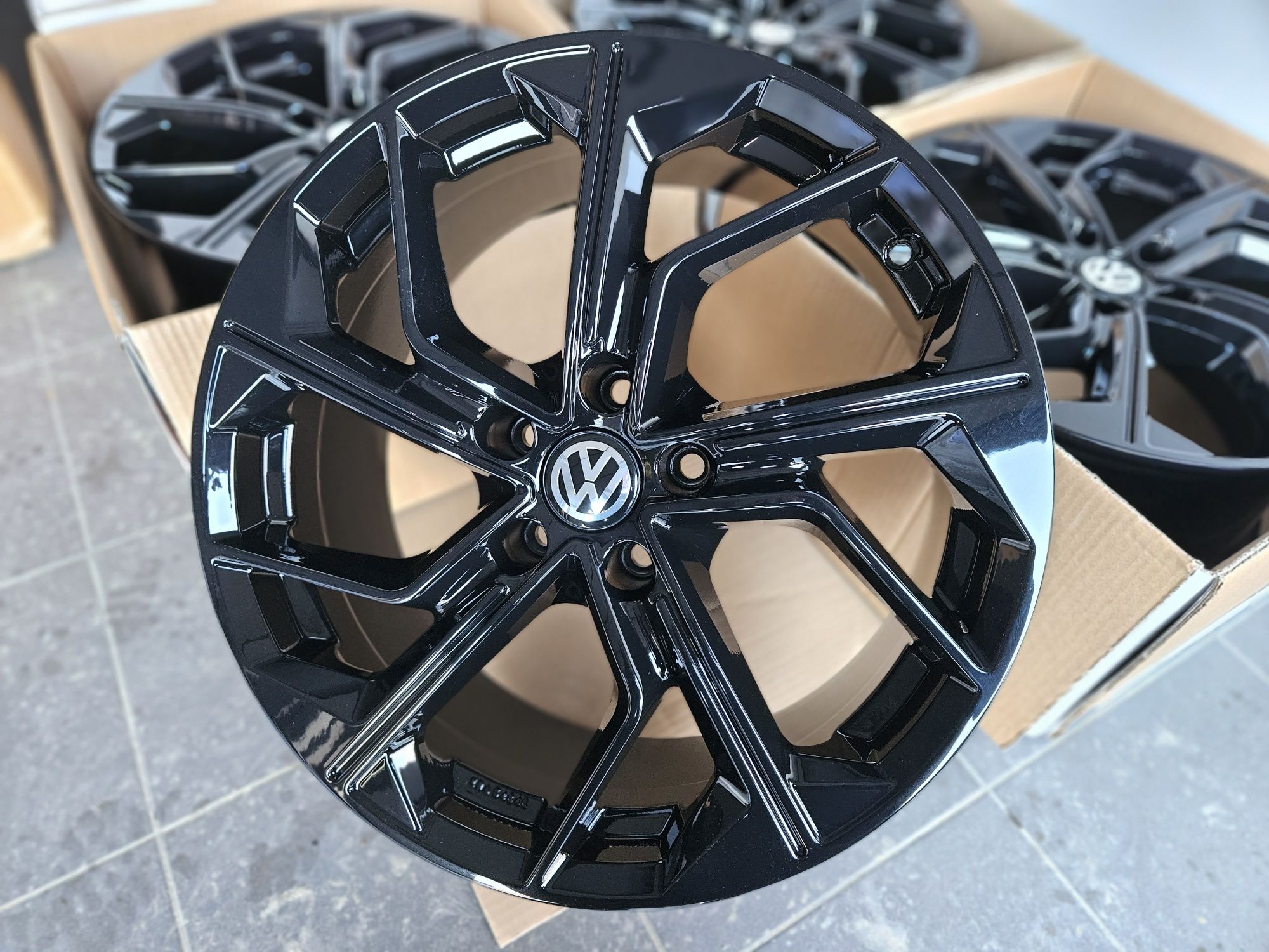 VW 18 " Nowe 5x112 Passat B7 B8 Alltrack Arteon Scirocco Felgi Czarne