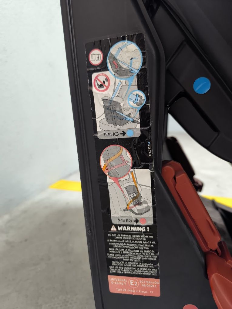 Cadeiras Auto (2) para bebé (1 com ISOFIX)