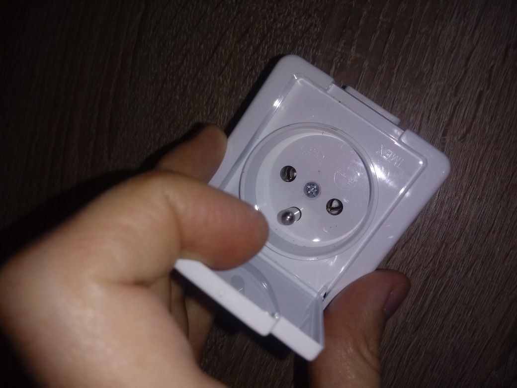 Sprzedam gniazdko elektryczne