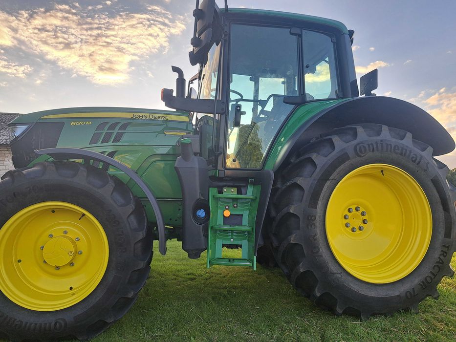 John Deere 6120M