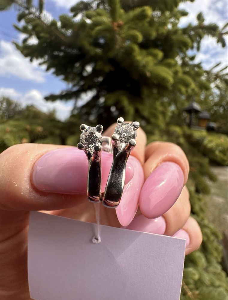 Золоті сережки з діамантами,750 проба,4.7 грам,2 по 0.25 ct,(4мм.)5/4