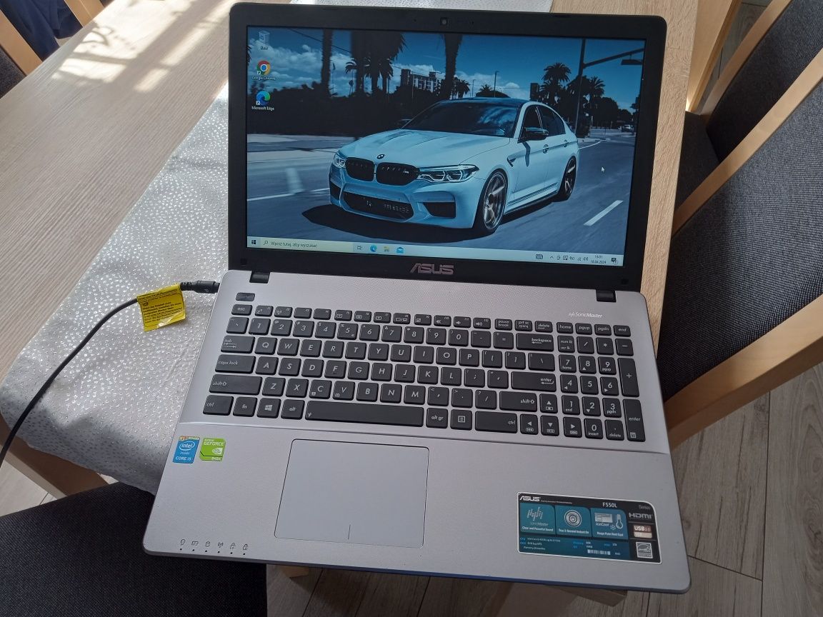 Laptop Asus 15,6 komplet , i5 ,2x grafiki ,12gb, SSD + HDD 1TB, pudeł