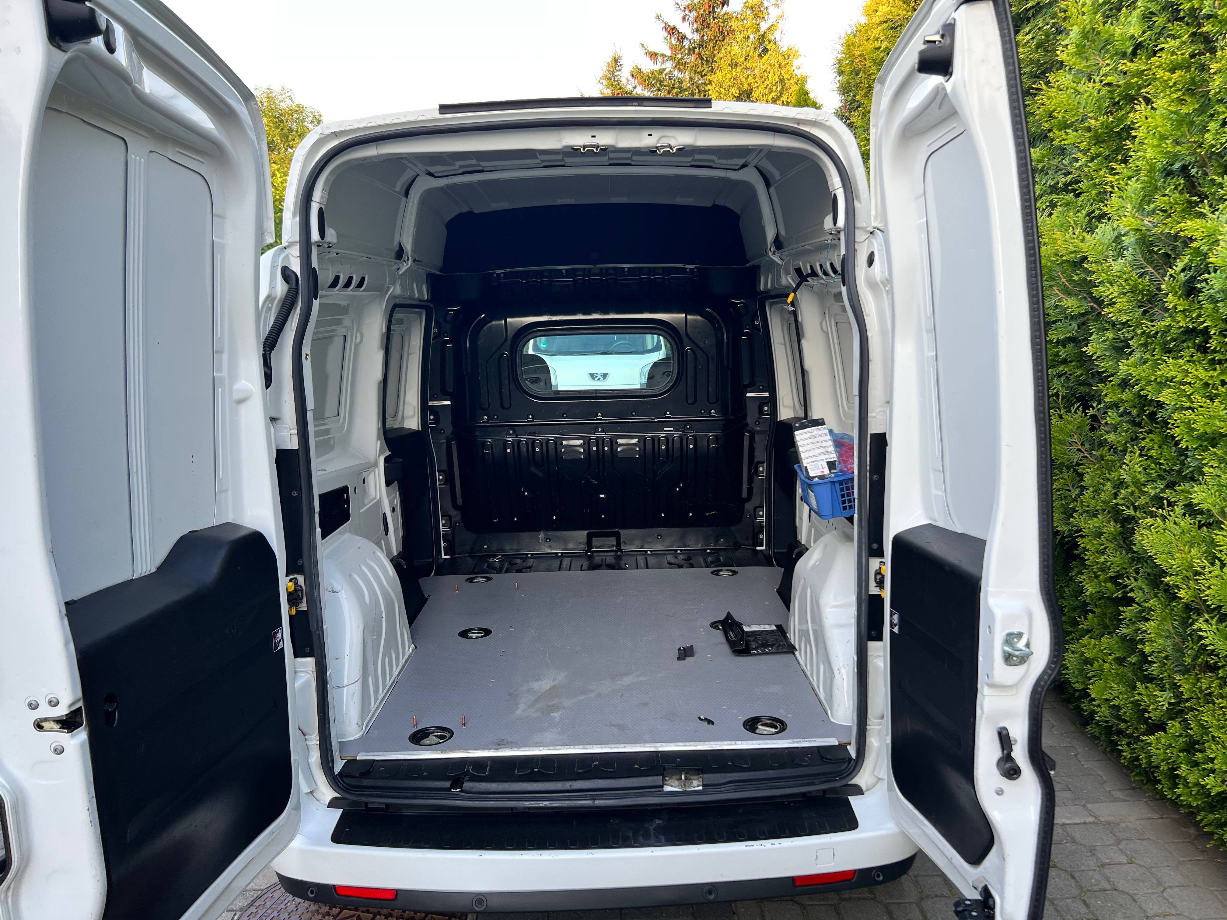 Opel Combo MAX WYNAJEM DOSTAWCZY BUS Wypozyczalnia