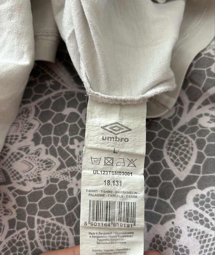 Biala koszulka z nadrukiem Umbro